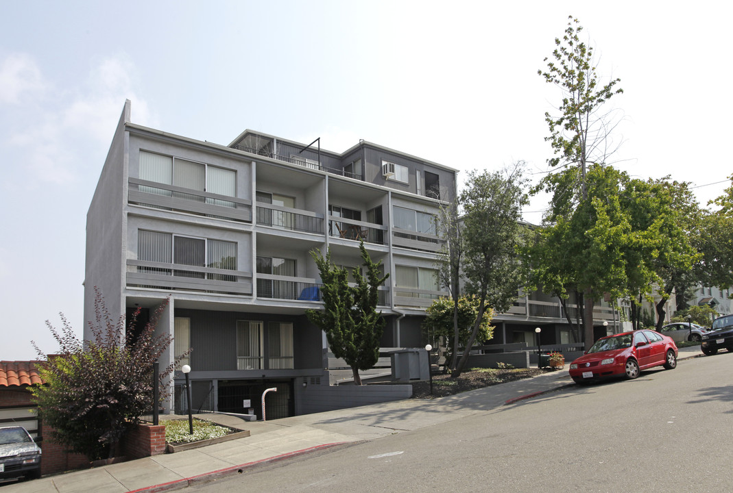 330 Adams St in Oakland, CA - Building Photo