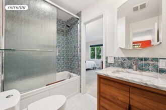 18 Bridge St in Sag Harbor, NY - Building Photo - Building Photo