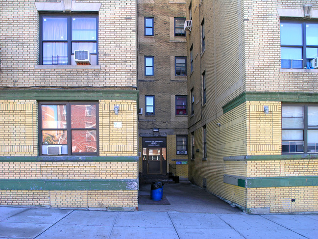 853 Elsmere Pl in Bronx, NY - Building Photo - Building Photo
