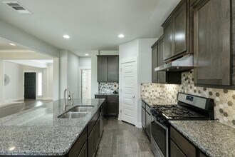 9701 McKnight Lp in Austin, TX - Building Photo - Building Photo