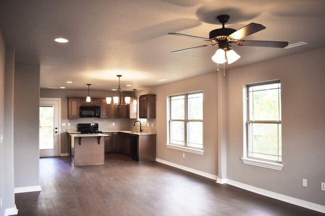 172 S Pinyon Point in Fayetteville, AR - Foto de edificio - Building Photo