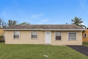621 SW 83rd Ave in North Lauderdale, FL - Building Photo