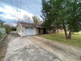 3215 Hackberry Ln in Montgomery, AL - Building Photo