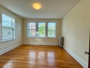 154 Summer St, Unit 3 in Somerville, MA - Building Photo - Building Photo