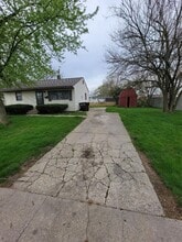 607 Flintridge Dr in Fairborn, OH - Building Photo - Building Photo