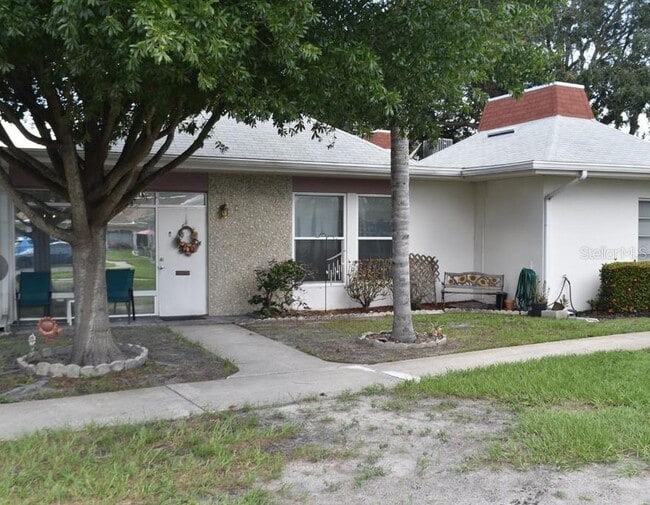 4365 Tahitian Gardens Cir in Holiday, FL - Building Photo - Building Photo