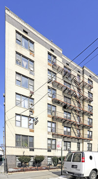 43-23 Ithaca St in Flushing, NY - Foto de edificio - Building Photo