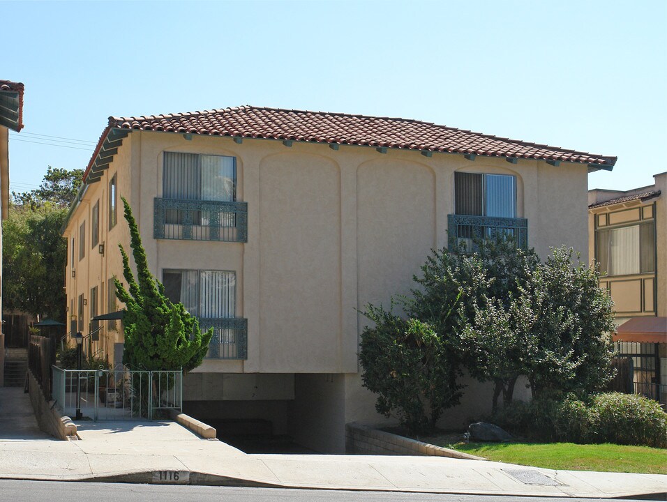 1116 N Olive Dr in West Hollywood, CA - Building Photo