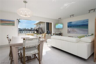 2500 Gulf Shore Blvd N in Naples, FL - Building Photo - Building Photo