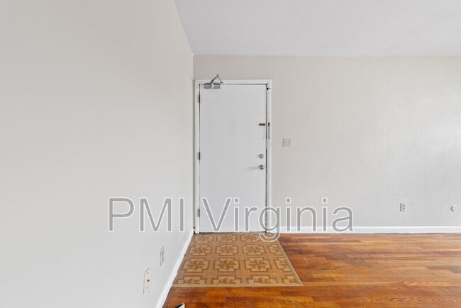2412 Courtney Ave in Norfolk, VA - Building Photo - Building Photo
