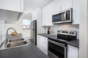 3894 Bathurst St in Toronto, ON - Building Photo