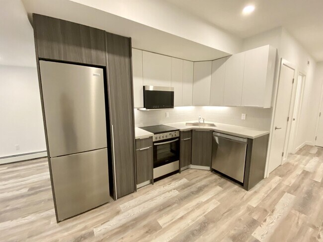 10720-78 78 Ave NW in Edmonton, AB - Building Photo - Building Photo