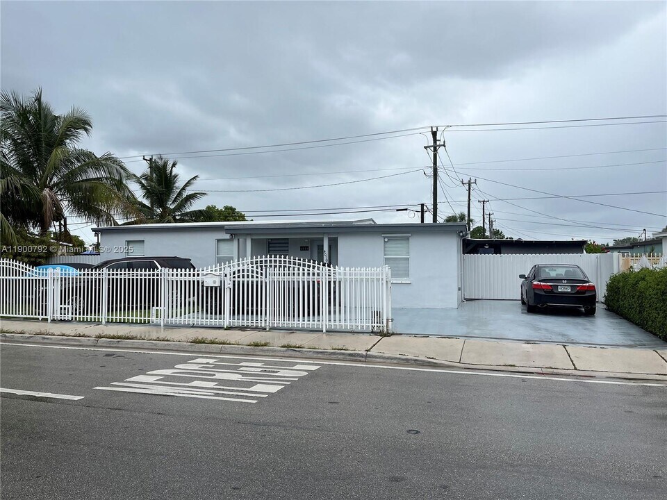 4010 SW 112th Ave in Miami, FL - Building Photo