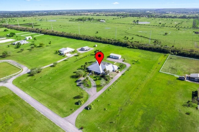 8135 White Fences Ln in Vero Beach, FL - Building Photo - Building Photo