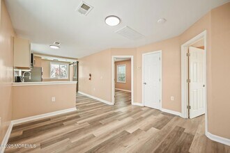 143 Center Ave in Keansburg, NJ - Foto de edificio - Building Photo