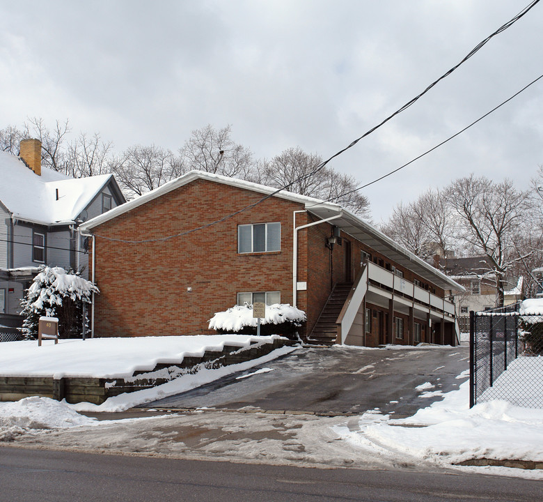 40 Rhodes Ave in Akron, OH - Building Photo