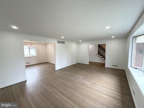 7 Orchid Ln in Cherry Hill Township, NJ - Building Photo - Building Photo