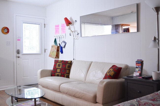 2204 Trailside Dr in Austin, TX - Building Photo - Building Photo