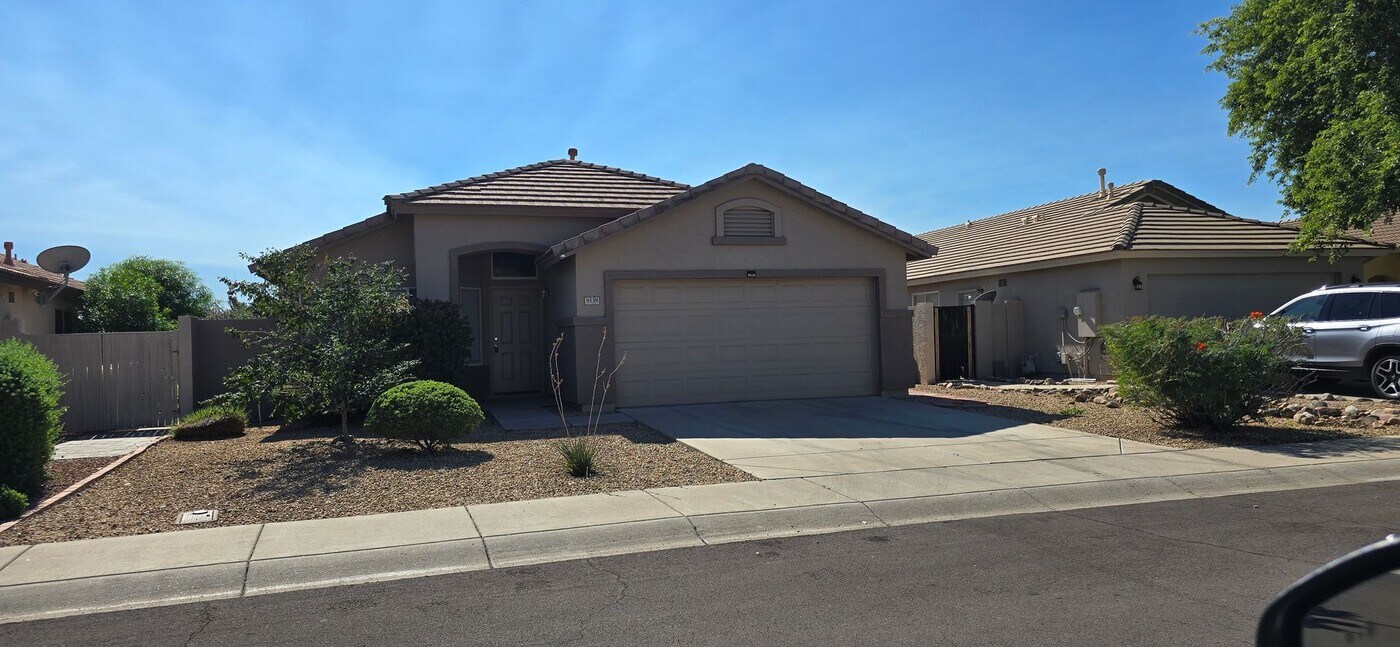 8139 W Mary Ann Dr in Peoria, AZ - Foto de edificio