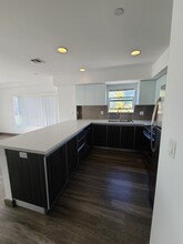 ST Towhhomes at Ramsgate in Los Angeles, CA - Building Photo - Building Photo