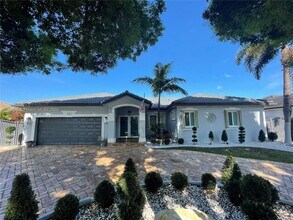 15957 NW 77th Pl in Miami Lakes, FL - Building Photo - Building Photo