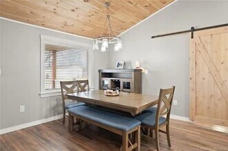 102 Melanie Ln in Charlestown, IN - Foto de edificio - Building Photo