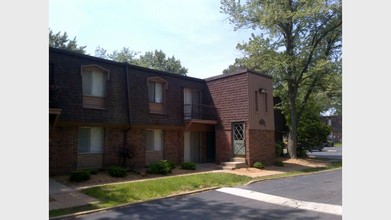 Arbor Village Apartments in Ferguson, MO - Building Photo - Building Photo