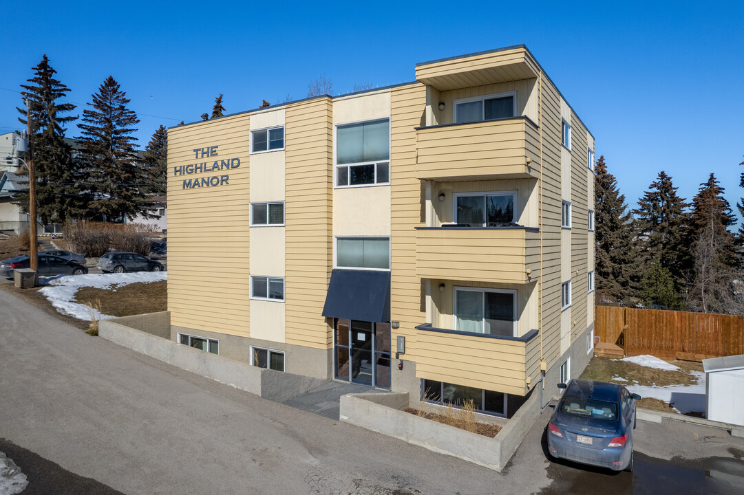 3908 Centre A St NE in Calgary, AB - Building Photo