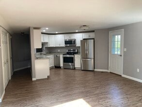 1308 Old Mammoth Rd in Manchester, NH - Building Photo - Building Photo