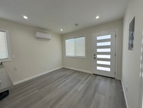 8153 San Juan Ave in South Gate, CA - Building Photo - Building Photo