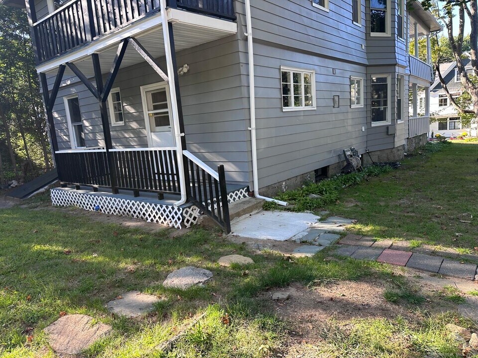 10 Fleming St in Waterbury, CT - Building Photo