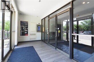 255 Keats Way in Waterloo, ON - Building Photo - Building Photo