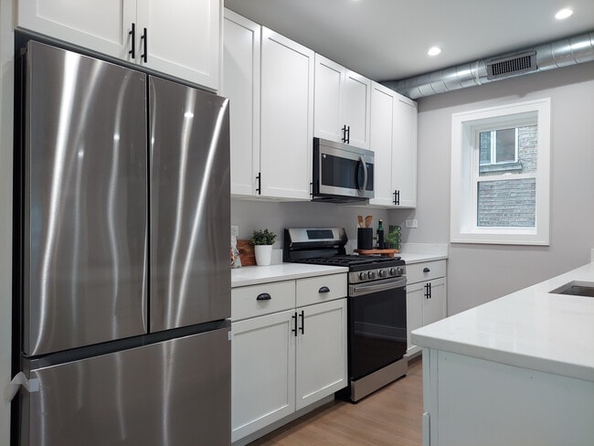 2641 W Carmen Ave, Unit 1 in Chicago, IL - Building Photo - Building Photo