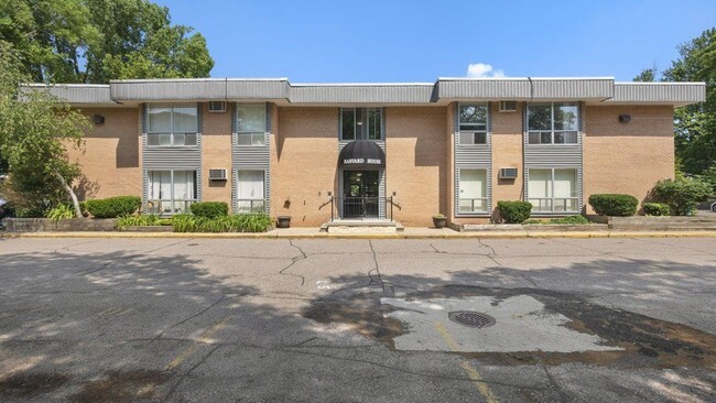 Harvard House Apartments in Berkley, MI - Building Photo - Building Photo