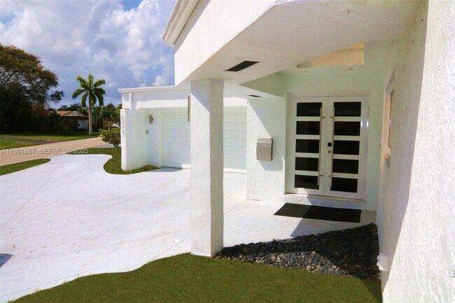 6003 Umbrella Tree Ln in Tamarac, FL - Building Photo - Building Photo
