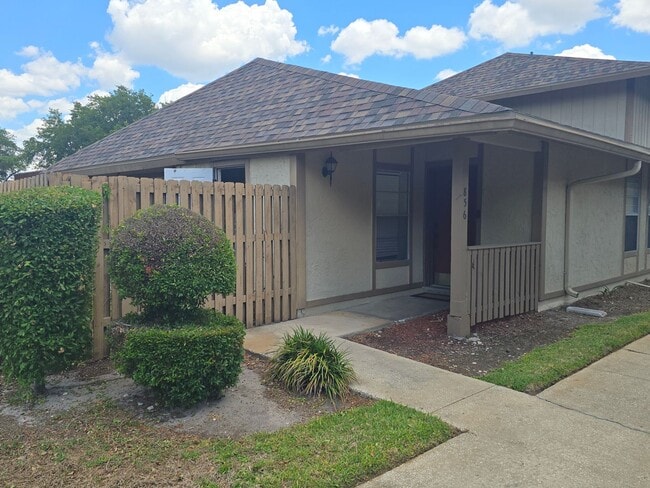 856 Creekway Ct in Brandon, FL - Building Photo - Building Photo