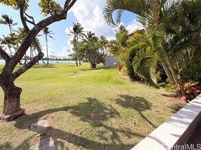125 Koko Isle Cir in Honolulu, HI - Building Photo - Building Photo