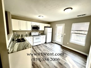 2870 Russell Dr in Hebron, KY - Building Photo - Building Photo