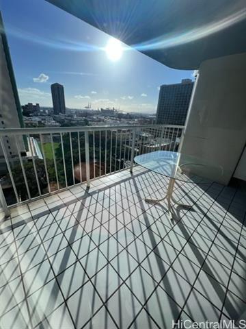 1212 Nuuanu Ave in Honolulu, HI - Building Photo