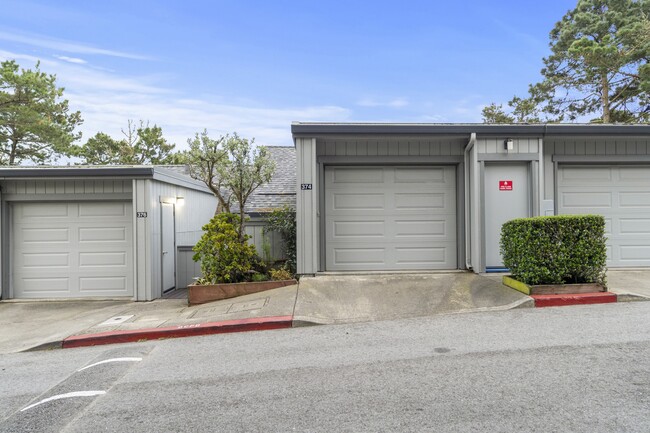 374 Innisfree Dr in Daly City, CA - Building Photo - Building Photo