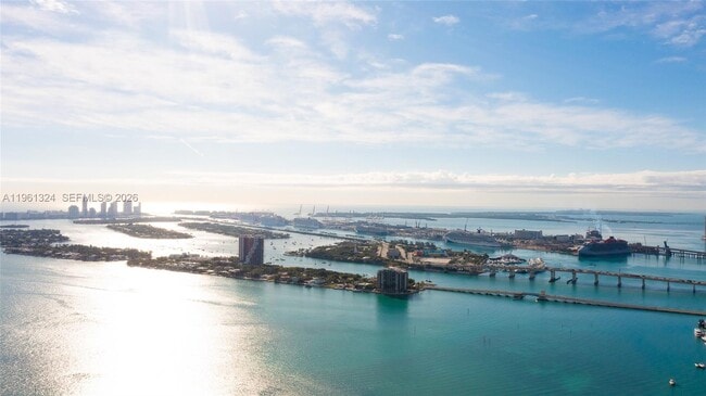 700 NE 24th St, Unit 2807 in Miami, FL - Building Photo - Building Photo