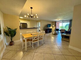 19501 E Country Club Dr in Miami, FL - Building Photo