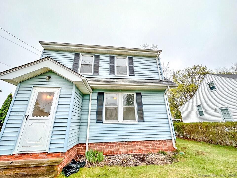 190 School St in Hamden, CT - Building Photo