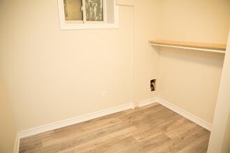 50 Laurel Ave in Toronto, ON - Building Photo - Building Photo