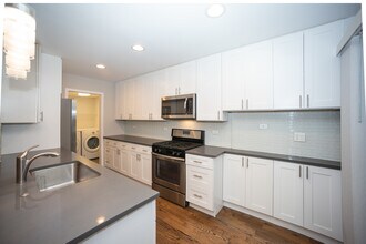 738 Green Bay Rd in Winnetka, IL - Building Photo - Building Photo