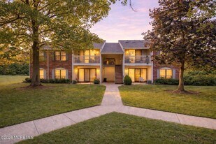 71 Crabapple Ln in Franklin Township, NJ - Building Photo