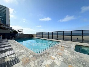 1750 E Ocean Blvd in Long Beach, CA - Building Photo - Building Photo