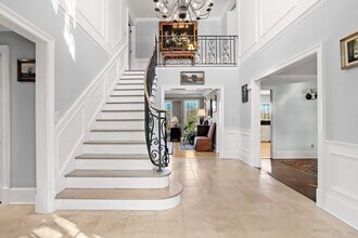345 Round Hill Rd in Greenwich, CT - Building Photo - Building Photo