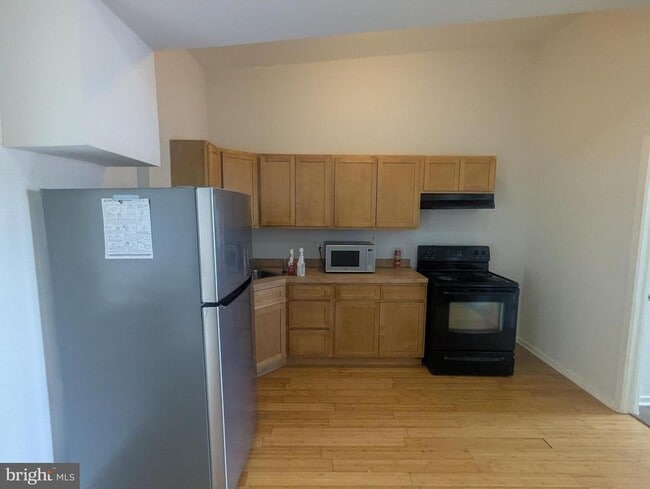 property at 1918 W Diamond St