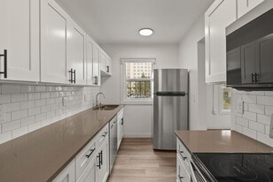 Cambridge Court Apartments in Spokane, WA - Building Photo